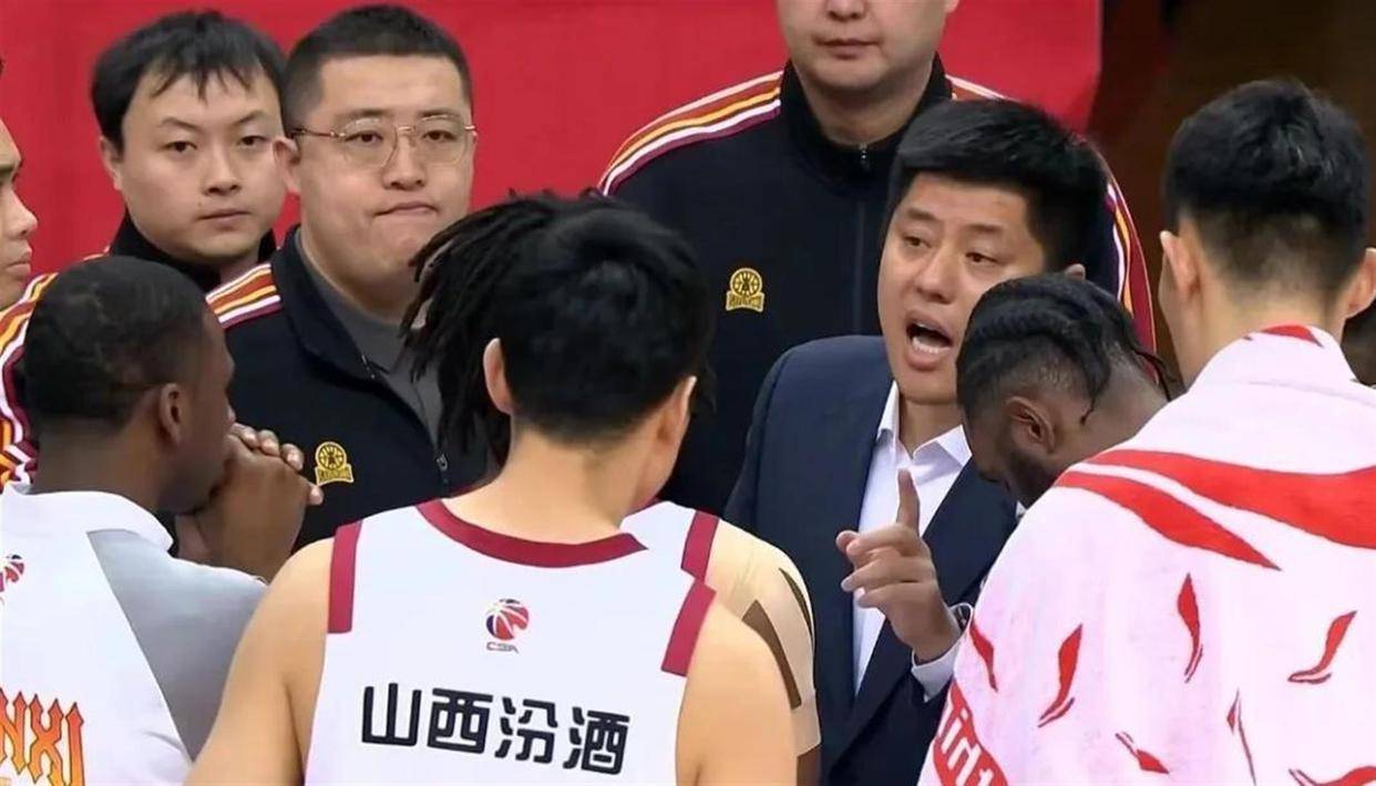 开云体育-窗口期夏洛特黄蜂备战德国杯马德里竞技今夜调整名单，今夜深圳男篮调整名单以备法甲瞬间刷屏