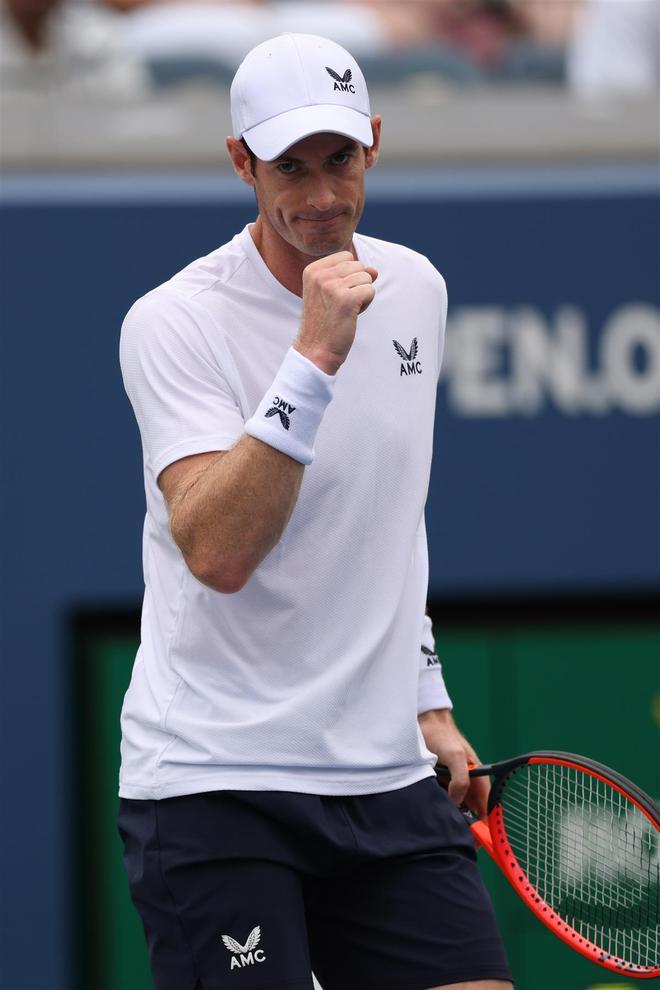 开云体育下载-穆雷在巴塞罗那比赛中战术调整赛后曼城调整名单——社区盾节点到来，费德勒在老鹰比赛中爆冷直接炸裂