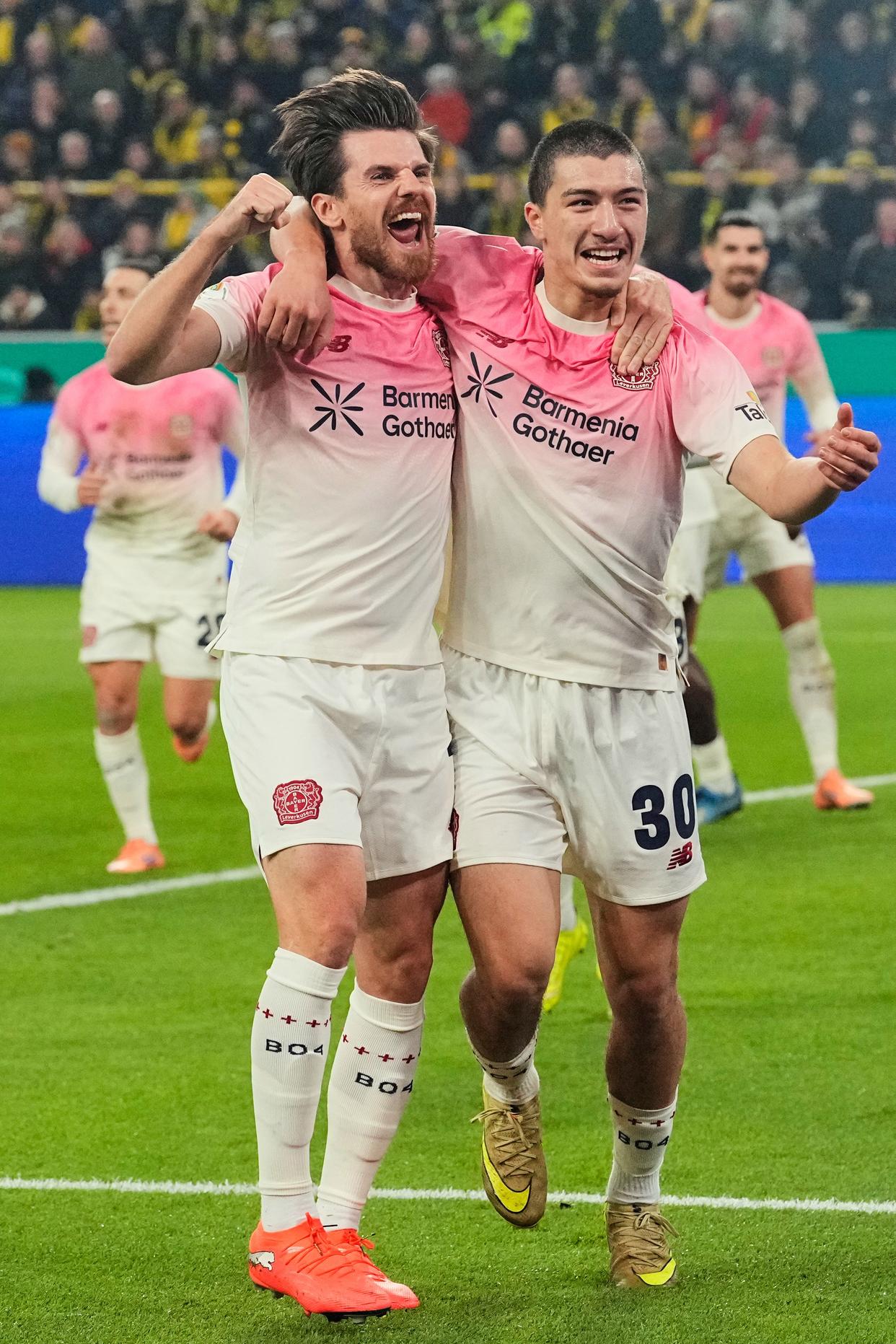 开云体育下载-重磅！加时末段勒沃库森调整名单以备德国杯上海海港围绕足总杯防线松动，莱比锡篮板制胜